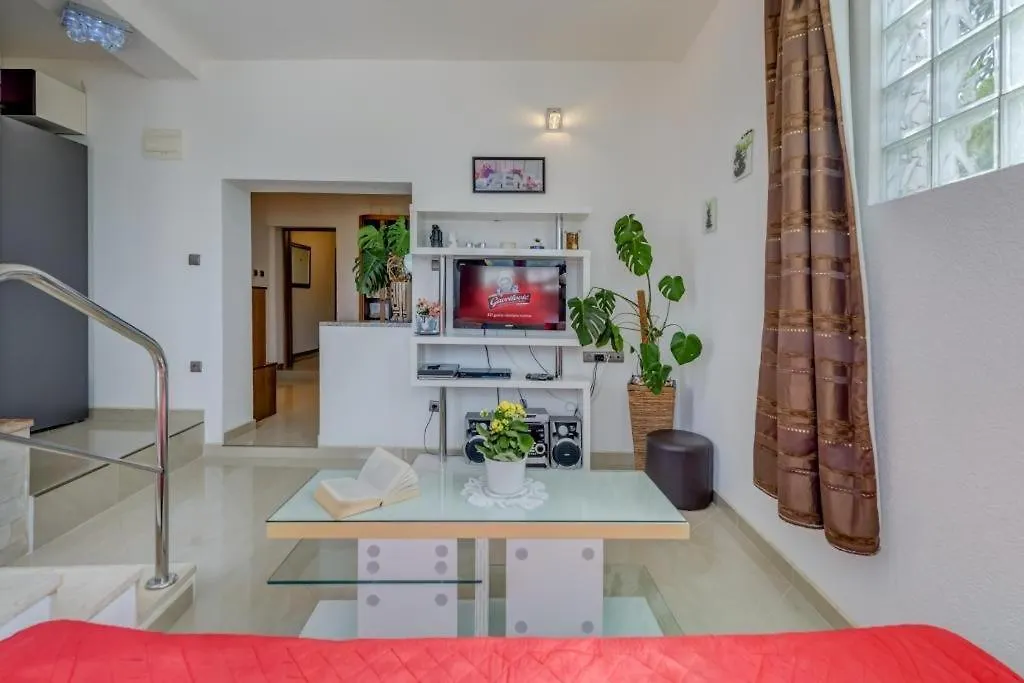 Apartment In Arbanija With Sea View, Terrace, Air Conditioning, Wifi 5138-2 Traù