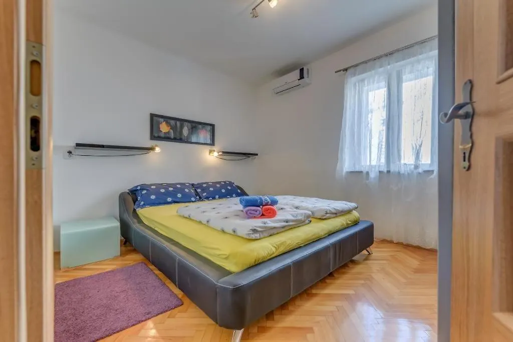 Apartment In Arbanija With Sea View, Terrace, Air Conditioning, Wifi 5138-2 Traù