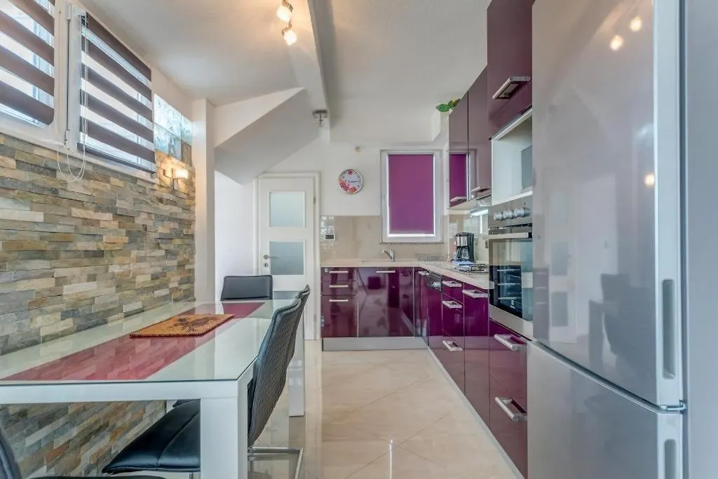 Apartment In Arbanija With Sea View, Terrace, Air Conditioning, Wifi 5138-2 Traù 0*,