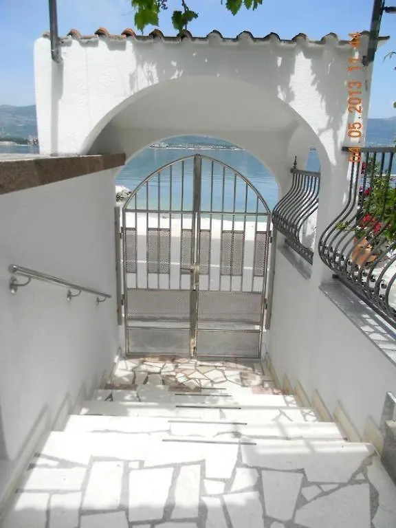 Apartment In Arbanija With Sea View, Terrace, Air Conditioning, Wifi 5138-2 Traù Croazia