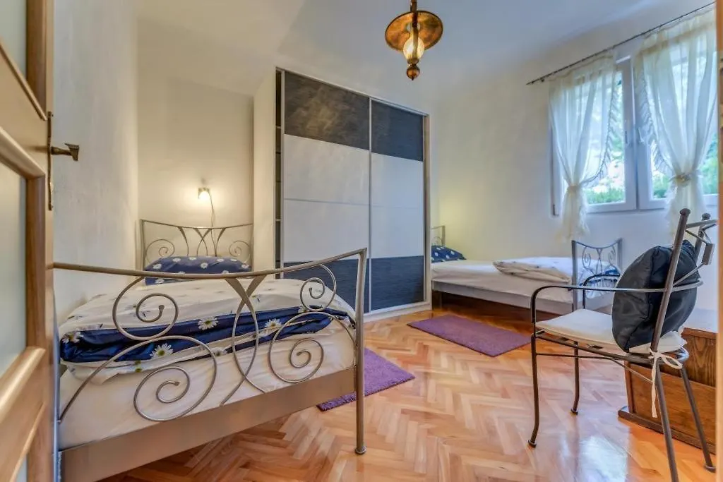 Apartment In Arbanija With Sea View, Terrace, Air Conditioning, Wifi 5138-2 Traù