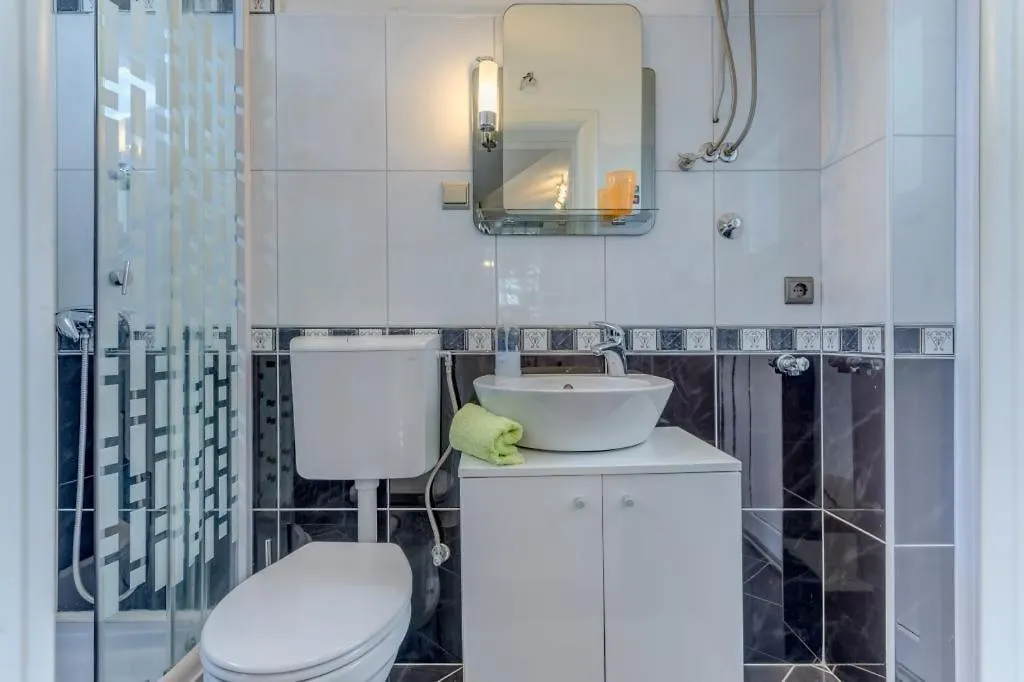 Apartment In Arbanija With Sea View, Terrace, Air Conditioning, Wifi 5138-2 Traù