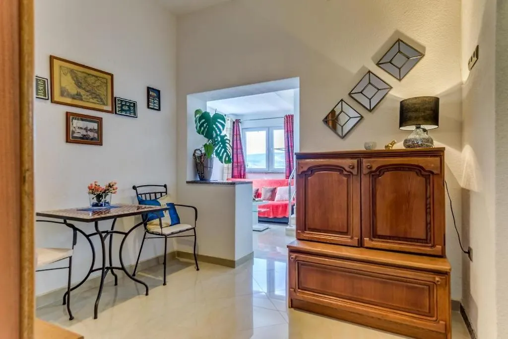 Apartment In Arbanija With Sea View, Terrace, Air Conditioning, Wifi 5138-2 Traù